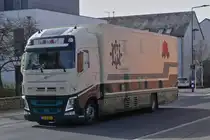 Volvo Lkw mit Kastenaufbau, eines Blumengroßmarktes aus den Niederlanden, gesehen 03.2024