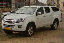 ISUZU D-MAX 2,5 TD abgestellt nahe einer Baustelle. 03.2024