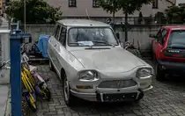 Diesen Citroen Ami 6 habe ich in Juli, 2022 vor einer Reparaturwerkstatt in Innsbruck fotografiert.