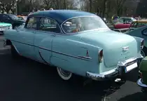 Heckansicht eines Chevrolet Series 2400C fourdoor Sedan aus dem Jahr 1954  in der Farbkombination horizon blue/biscayne blue. Oldtimertreffen an Mo´s Bikertreff in Krefeld am 10.03.2024.