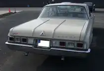 Heckansicht eines Dodge Polara Hardtop Coupe aus dem Jahr 1964. Oldtimertreffen an Mo´s Bikertreff in Krefeld am 10.03.2024.