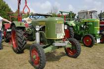 Fendt FL 237, Bj. 1959, 24 PS steht am 29.06.2009 in 76689 Karlsdorf-Neuthard zur Oldtimerausstellung. Von dieser Baureihe wurden insgesamt 396 Exemplare in Marktoberdorf gefertigt.