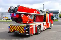 Feuerwehr Neu-Isenburg Mercedes Benz Econic DLK (Florian Isenburg 1/30-1) am 23.03.24 bei einen Fototermin. Danke für das tolle Shooting 