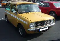Leyland Mini Clubman Estate. Der Clubman Estate ersetzte ab dem Jahr 1969 die früheren Kombi-Modelle  Traveller  und  Countryman . Bis ins Jahr 1982 wurden 197.606 Fahrzeuge dieses Kombimodelles gebaut. Die Prodution fiel in die Ära von British Leyland. Der quer eingebaute Vierzylinderreihenmotor hat einen Hubraum von 998 cm³ und leistet 41 PS. Oldtimertreffen an Mo´s Bikertreff in Krefeld am 10.03.2024.