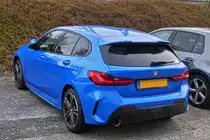 BMW 1er, gesehen auf einem Parkplatz. 03.2024


