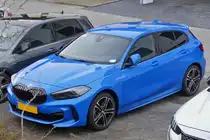 BMW 1er, gesehen auf einem Parkplatz. 03.2024

