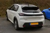 Peugeot 208, stand auf einem Parkplatz. 03.2024