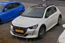 Peugeot 208, stand auf einem Parkplatz. 03.2024