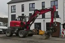 Wacker Neuson EW 100 Radlader, steht bei einer Baustelle. 03.2024