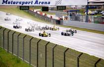 Das Rennen der Formula Renault hat begonnen. Fotogrfaiert am 21.06.09 in der Motorsport Arena Oschersleben.