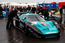 Ein Vitasprint-Maserati wird am 21.06.09 aus der Werkstatt geschoben. Fotografiert in der Motorsport Arena Oschersleben.