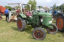 Deutz steht am 29.06.2009 in 76689 Karlsdorf-Neuthard zur Oldtimerausstellung
