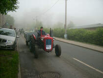 Ferguson MF35 Lizenzbau, der ITM 533 beim Corso durch Grnhain beim 5.Oldtimer und Traktorentreffen des ADMV