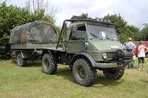 Unimog 403 steht am 29.06.2009 zur Oldtimerpr�sentation in 76689 Karlsdorf-Neuthard 