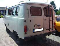 Heckansicht eines UAZ 2206  Buchanka  aus dem Jahr 2015. Oldtimertreffen an der Burgruine in Essen-Burgaltendorf am 26.05.2024.