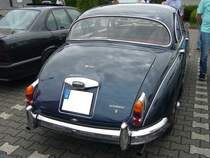Heckansicht eines Daimler 250 V8. Oldtimertreffen an der Burgruine in Essen-Burgaltendorf am 26.05.2024.