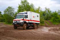 DRK Mercedes Benz Unimog U4023 I-KTW auf dem Rettmobil Parcours unterwegs am 17.05.24
