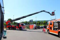 Berufsfeuerwehr Frankfurt am Main Mercedes Benz Atego DLK23/12 auf der Wache 20 Flughafen am 26.05.24 beim Tag der offenen Tür