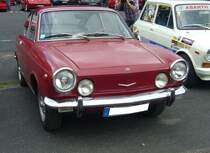 Fiat 850 Sport Coupe, produziert in den Jahren von 1968 bis 1972. Das Sport Coupe basierte, auf dem bereits 1965 vorgestellten, 850 Coupe. Beim Sport Coupe wurde die 850´er Maschine auf einen Hubraum von 903 cm³ aufgebohrt, was eine Leistung von 52 PS ergab. Die Höchstgeschwindigkeit liegt bei 145 km/h.  Forza Italia  = Oldtimertreffen für italienische Fahrzeuge am 30.05.2024 an Mo´s Bikertreff in Krefeld.