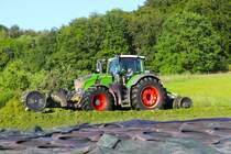 LU Schmidt Ronneburg Fendt 728 Vario mit Silowalze beim 2.Schnitt am 28.05.24 im Main Kinzig Kreis