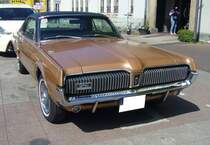 Mercury Cougar des Modelljahres 1967 im Farbton cinnamon frost. Im Grunde war der Cougar, beannt nach einem nordamerikanischen Berglöwen, eine luxuriöse Version, des bereits zwei Jahre zuvor vorgestellten Ford Mustang. Der Cougar war wahlweise mit zwei V8-Motoren lieferbar: 4735 cm³ mit 200 PS oder 6384 cm³ mit 324 PS. 10. Borbecker Classic Day am 09.06.2024 in Essen-Borbeck.