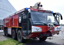 Feuerlöschkraftfahrzeug FlKfz schwer der Bundeswehr Feuerwehr (MF24), ein Flugfeldlöschfahrzeug, Modell: SX 36.1000 VFAEG, Fahrgestell: MAN SX 36.1000 VFAEG 8x8, Motor: MAN-V12, Motorleistung:  735 kW / 1000 PS, Höchstgeschwindigkeit: 138 km/h, Aufbau: Ziegler, Baujahr: 2007 am 06.06.24 ILA 2024 BER Berlin/Brandenburg.  
