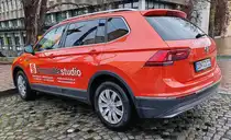 =VW Tiguan vom COMPUTERSTUDIO steht im Dezember 2023 in Donauwörth