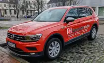 =VW Tiguan vom COMPUTERSTUDIO steht im Dezember 2023 in Donauwörth