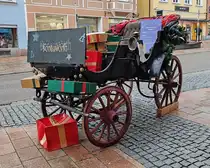 =alte Kutsche als adventliches Dekorationsobjekt in Donauwörth, 12-2023
