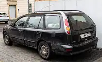 Hier ist ein Fiat Marea Weekend von hinten zu sehen. Die Aufnahme stammt von Dezember, 2023.