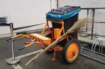 =Gehwegreinigungsfahrzeug der Stadt Augsburg im Dezember 2023