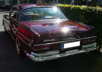 Heckansicht eines Mercedes Benz W111/3 250SE Coupe aus dem Jahr 1967. 10. Borbecker Classic Day am 09.06.2024 in Essen-Borbeck.