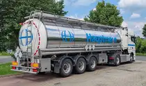 =MAN TGX-Tanksattelzug von HAUPTMANN-Logistik rastet an der A 7 im Juni 2024