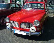 Volvo P121  Amazon  aus dem vorletzten Modelljahr 1969. In dieser Form wurde das Modell von 1956 bis 1970 produziert. Der besser unter der Bezeichnung  Amazon  bekannte Volvo wurde fast 670.000 mal produziert. Der gezeigte Volvo P121 hat den als B20 bekannten Vierzylinderreihenmotor mit einem Hubraum von 1990 cm³ und einer Leistung von 82 PS. 10. Borbecker Classic Day am 09.06.2024 in Essen-Borbeck.