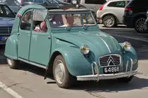 Citroen 2 CV trifft beim Oldtimer Treff in Remich ein. 20.05.2024