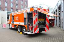 BF Frankfurt am Main Mercedes Benz Actros Lentner GTLF10 (Florian Frankfurt 4/26) am 02.06.24 beim Tag der offenen Tür auf der Wache 4