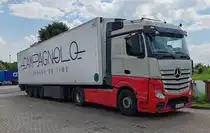 =MB Actros mit einem Sattelauflieger der Firma CAMPAGNOLO rastet im Juni 2024 an der A7