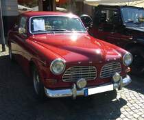 Volvo P121  Amazon . In dieser Form wurde das Modell von 1956 bis 1970 produziert. Der besser unter der Bezeichnung  Amazon  bekannte Volvo wurde fast 670.000 mal produziert. Der gezeigte Volvo P121 hat den als B20 bekannten Vierzylinderreihenmotor mit einem Hubraum von 1990 cm³ und einer Leistung von 82 PS. 10. Borbecker Classic Day am 09.06.2024 in Essen-Borbeck.