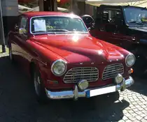Volvo P121  Amazon . In dieser Form wurde das Modell von 1956 bis 1970 produziert. Der besser unter der Bezeichnung  Amazon  bekannte Volvo wurde fast 670.000 mal produziert. Der gezeigte Volvo P121 hat den als B20 bekannten Vierzylinderreihenmotor mit einem Hubraum von 1990 cm³ und einer Leistung von 82 PS. 10. Borbecker Classic Day am 09.06.2024 in Essen-Borbeck.