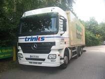 mb actros von trinks beliefert gerade den marktkauf buxtehude mit neuen getrnken.