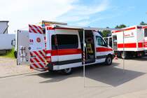 Die Johanniter Regionalverband Offenbach Mercedes Benz Sprinter ELW (Akkon Kreis Offenbach 33-11-1) am 08.06.24 beim Tag der offenen Tür zum 50 jährigen Jubiläum