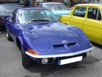 Opel GT 1900. Produziert wurde das Sportcoupe von 1968 bis 1973. Die Karosserie des GT wurde bei Brissoneaux & Lotz in Nantes/Frankreich gefertigt und zur Endmontage nach Bochum geliefert. In den ersten drei Produktionsjahren konnte man den GT auch mit dem 1.1l Motor aus dem Kadett ordern. Da sich aber nur 3573 Kunden für den schwachbrüstigen 1100´er entschieden wurde er 1970 aus dem Programm genommen. Ab diesem Zeitpunkt gab es nur noch den 90 PS starken Vierzylinderreihenmotor mit einem Hubraum von 1897 cm³. 16. Oldtimer-Festival an der  Alten Dreherei  in Mülheim an der Ruhr am 15.06.2024.
