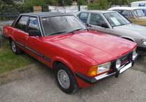 Ford Taunus TC2 2.0GL in der Karosserieversion viertürige Limousine. Der TC2 wurde 1976 als Nachfolger des  Knudsen  Taunus vorgestellt. Der abgelichtete Wagen dürfte im Farbton spanischrot lackiert sein und ist 1980 erstmalig zugelassen worden . Für eine solche, viertürige Limousine mit dieser Motorisierung, musste man damals mindestens DM 15.200,00 auf die Theke des Ford-Händlers legen. Der V6-Motor hat einen Hubraum von 1981 cm³ und leistet 90 PS. 16. Oldtimer-Festival an der  Alten Dreherei  in Mülheim an der Ruhr am 15.06.2024.