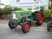 Fendt Farmer 2 E, ein weiteres Mitglied der grossen Fendtfamilie, prsentiert anl. des Ortsjubilums von Mittelkalbach am 29.06.2009 
