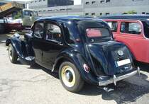 Profilansicht eines Citroen 11CV BN aus dem Jahr 1956. 16. Oldtimer-Festival an der  Alten Dreherei  in Mülheim an der Ruhr am 15.06.2024.
