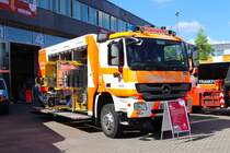 BF Frankfurt am Main Mercedes Benz Actros RW (Florian Frankfurt 1/52-1) am 02.06.24 beim Tag der offenen Tür auf der Wache 1