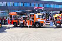 BF Frankfurt am Main Mercedes Benz Atego DLK23/12 am 02.06.24 beim Tag der offenen Tür auf der Wache 1