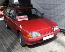 Citroen AX. So langsam wird der AX in unserem Straßenbild selten, obwohl in den Jahren von 1986 bis 1998 über 2.4 Mio. Autos vom Band liefen. Hier ist ein Sondermodell Nizza abgelichtet. Ein Fahrzeug vor dem Facelift von 1991. Die Modellreihe war während seiner Produktionszeit mit etlichen Benzin- und Dieselmotoren lieferbar. 16. Oldtimer-Festival an der  Alten Dreherei  in Mülheim an der Ruhr am 15.06.2024.