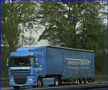 DAF XF105.460SC  SpaceCab  der SPEDITION BUSCH ist mit einem Spezialauflieger unterwegs. (18.04.2009)