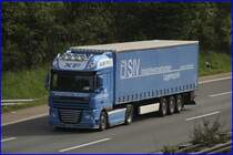 Dieser DAF XF105.510SCC  SuperSpaceCab  der SPEDITION BUSCH aus Hilchenbach ist bei Ldenscheid unterwegs. Der Auflieger macht werbung fr SIV Industrieverpackungen aus Kreuztal. Die Zugmaschine besitzt einen Lampenbgel und LED-Lichtleisten an der Front und an der Seite. (07.05.2009) 

